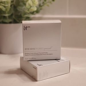 IT Cosmetics Bye Bye Pores pressed powder